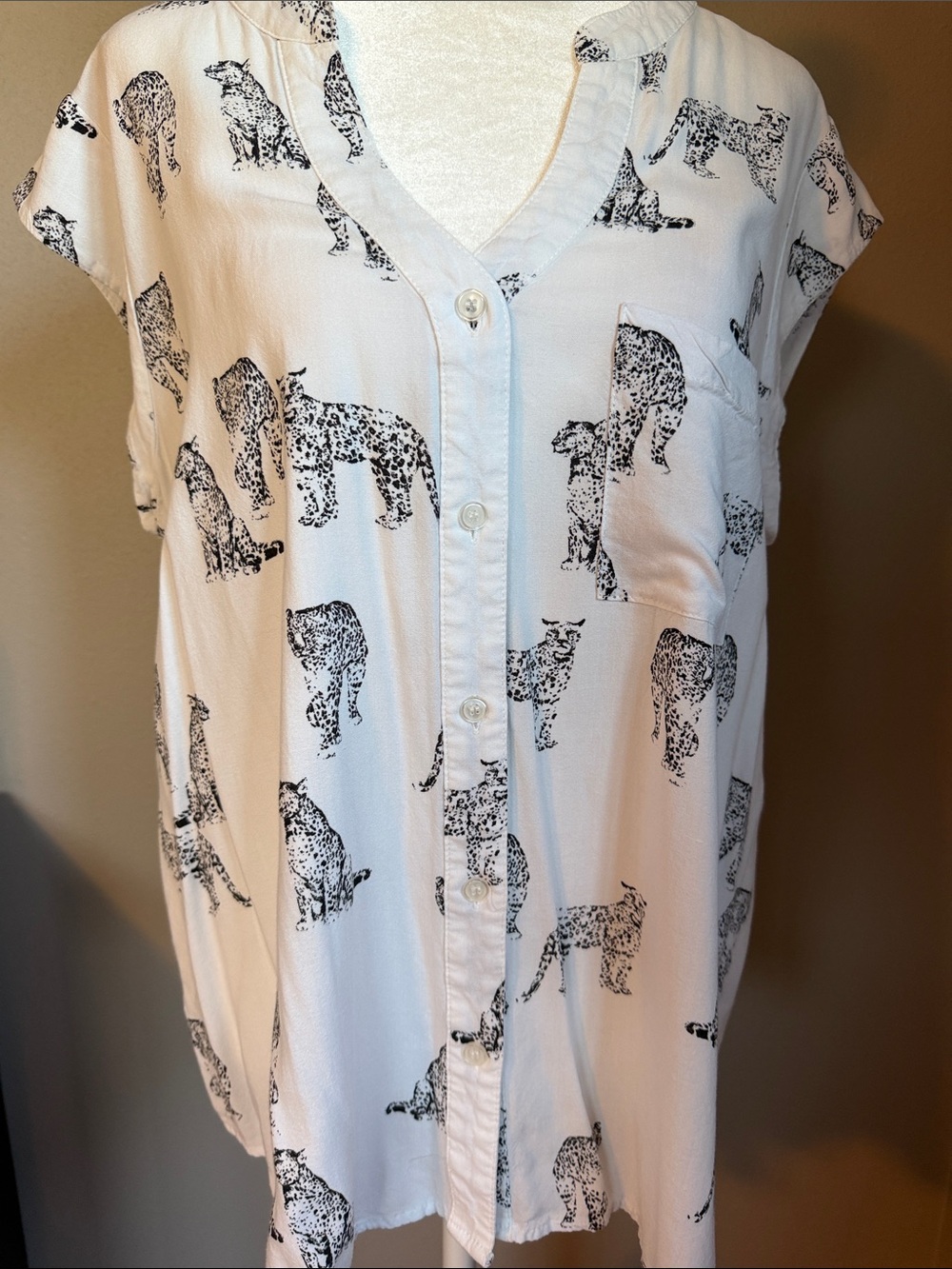 Studio Y Leopard Cheetah Print Button Front Blouse Cutout Back White Black XL